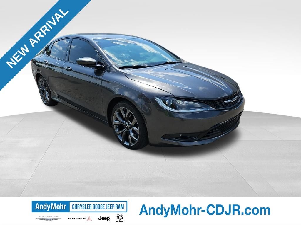 2016 Chrysler 200 S's photo