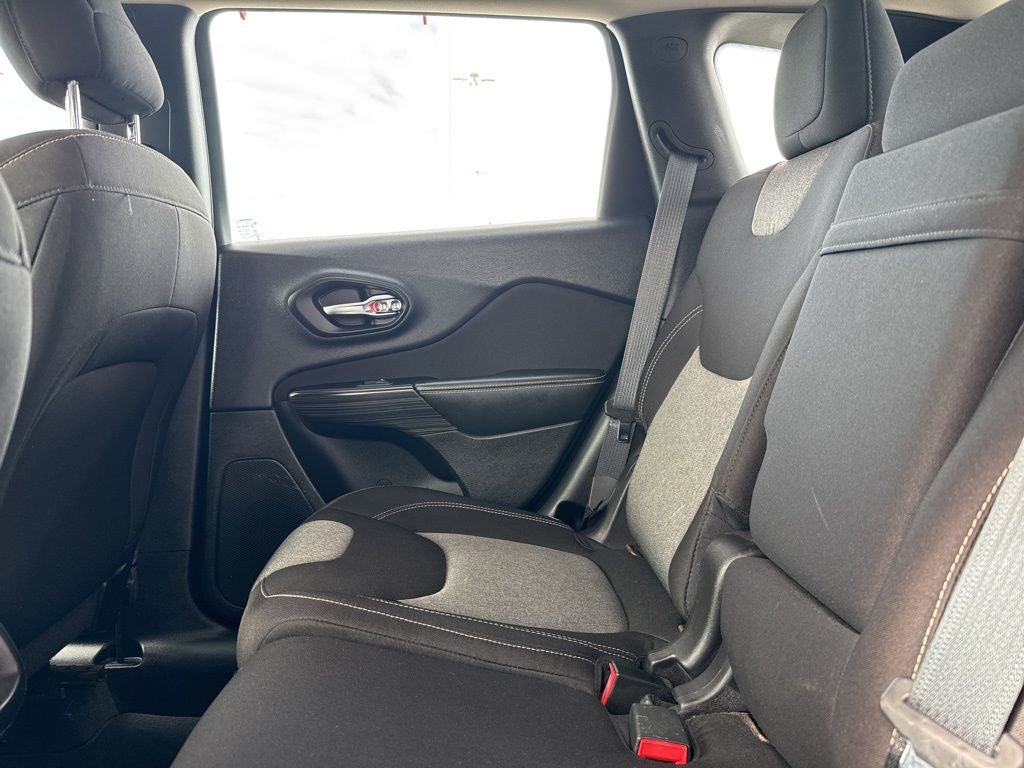 2015 Jeep Cherokee Sport