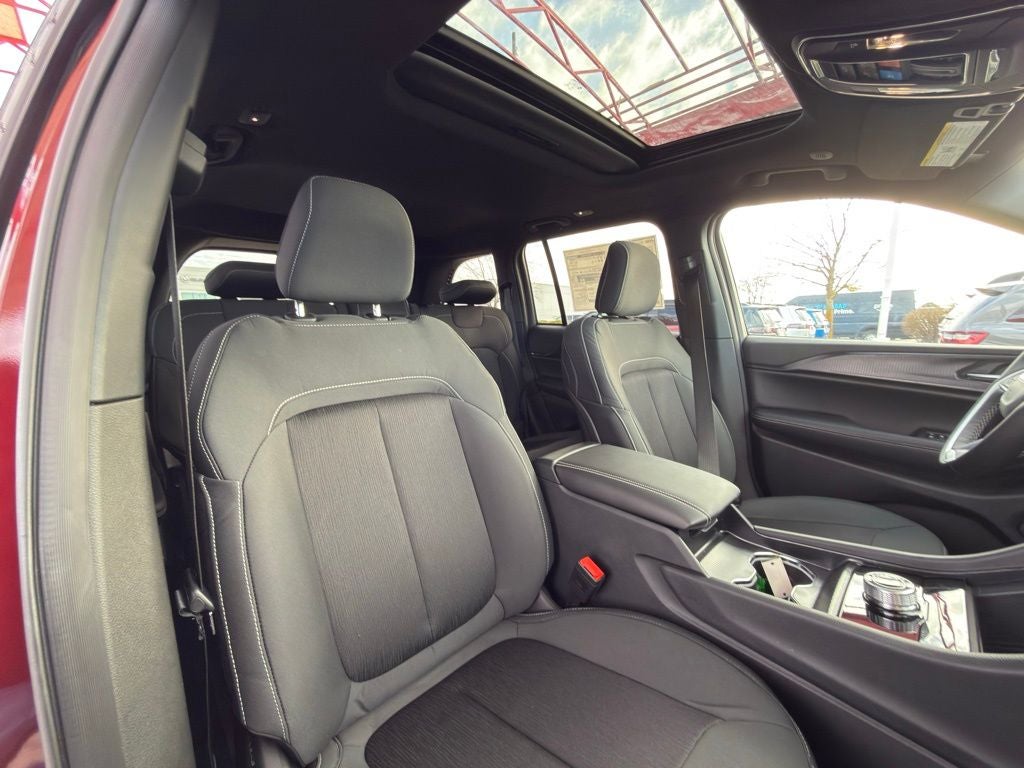 2026 Jeep Grand Cherokee Laredo