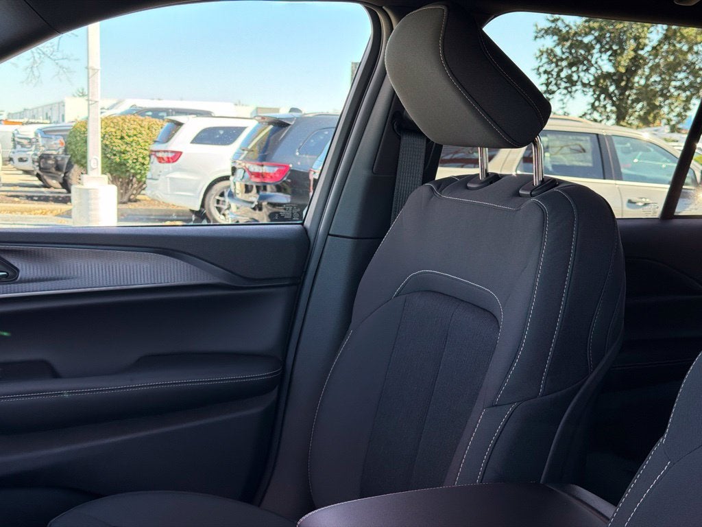 2027 Jeep Grand Cherokee Laredo