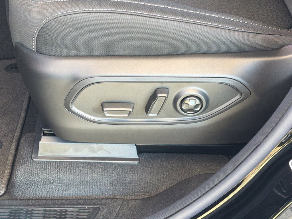 2027 Jeep Grand Cherokee Laredo