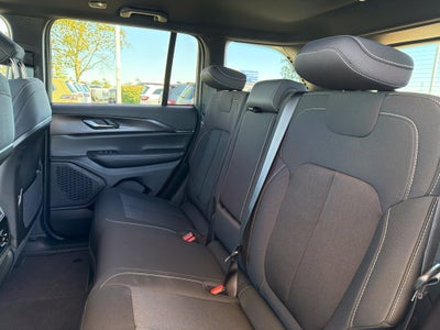 2027 Jeep Grand Cherokee Laredo