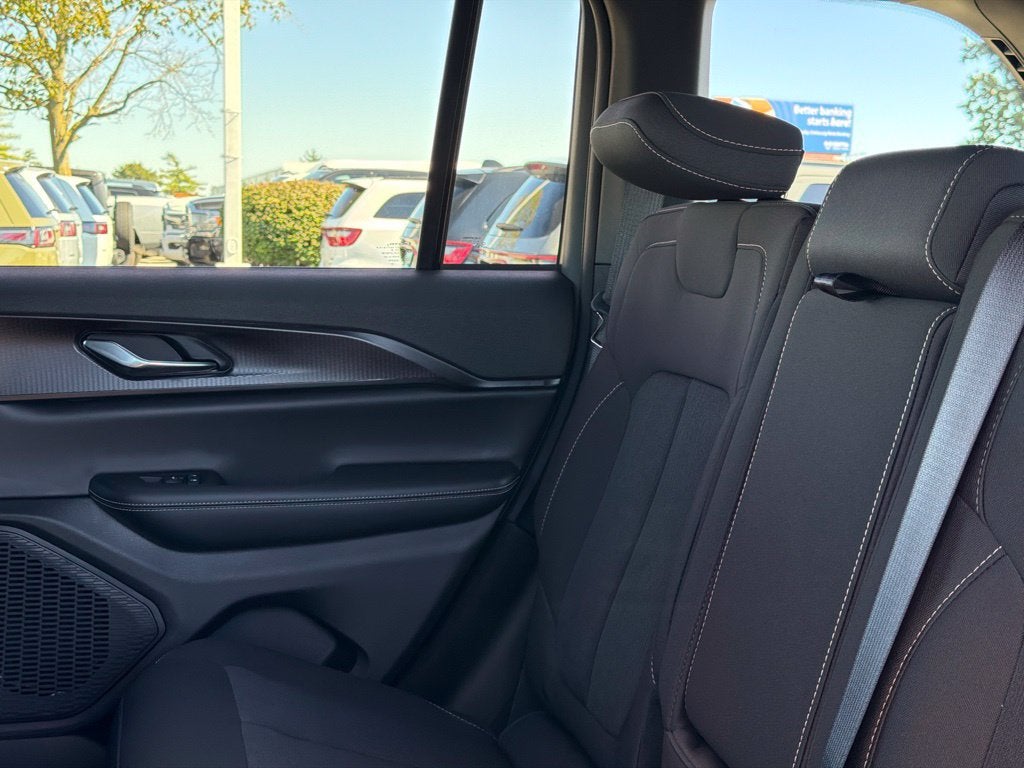 2027 Jeep Grand Cherokee Laredo