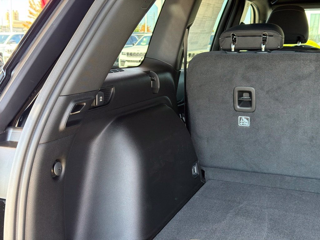 2027 Jeep Grand Cherokee Laredo