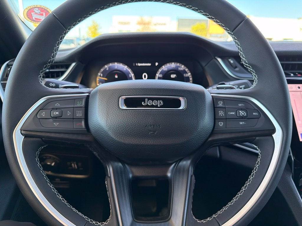 2027 Jeep Grand Cherokee Laredo