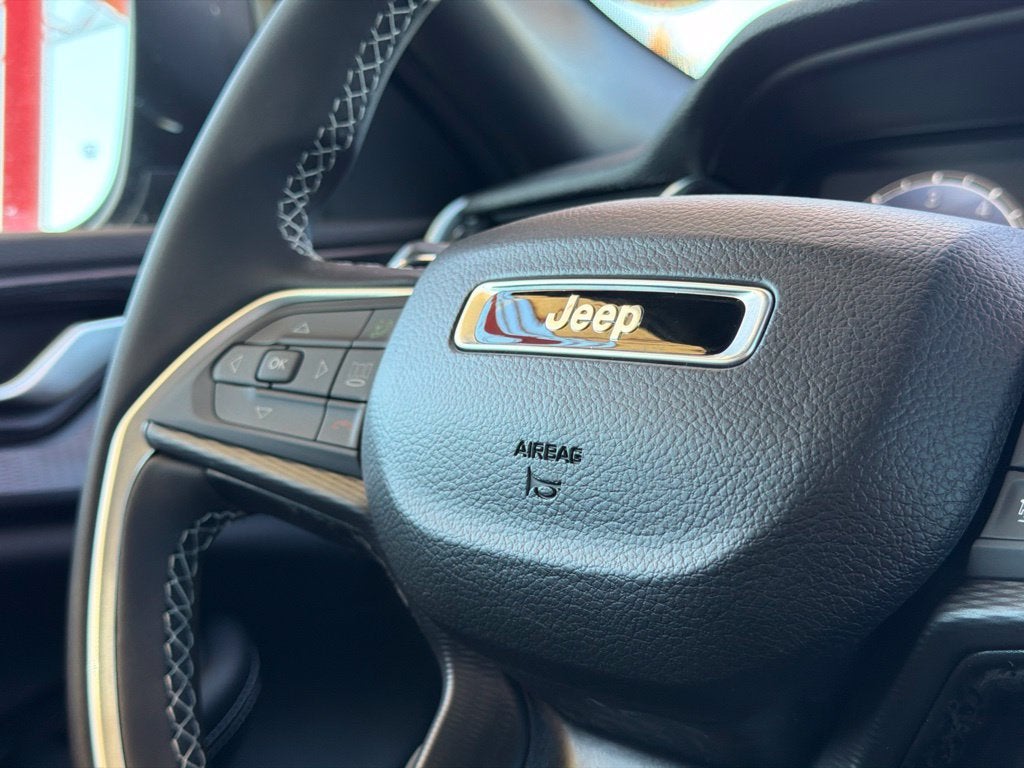 2027 Jeep Grand Cherokee Laredo