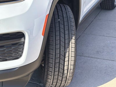 2027 Jeep Grand Cherokee Laredo
