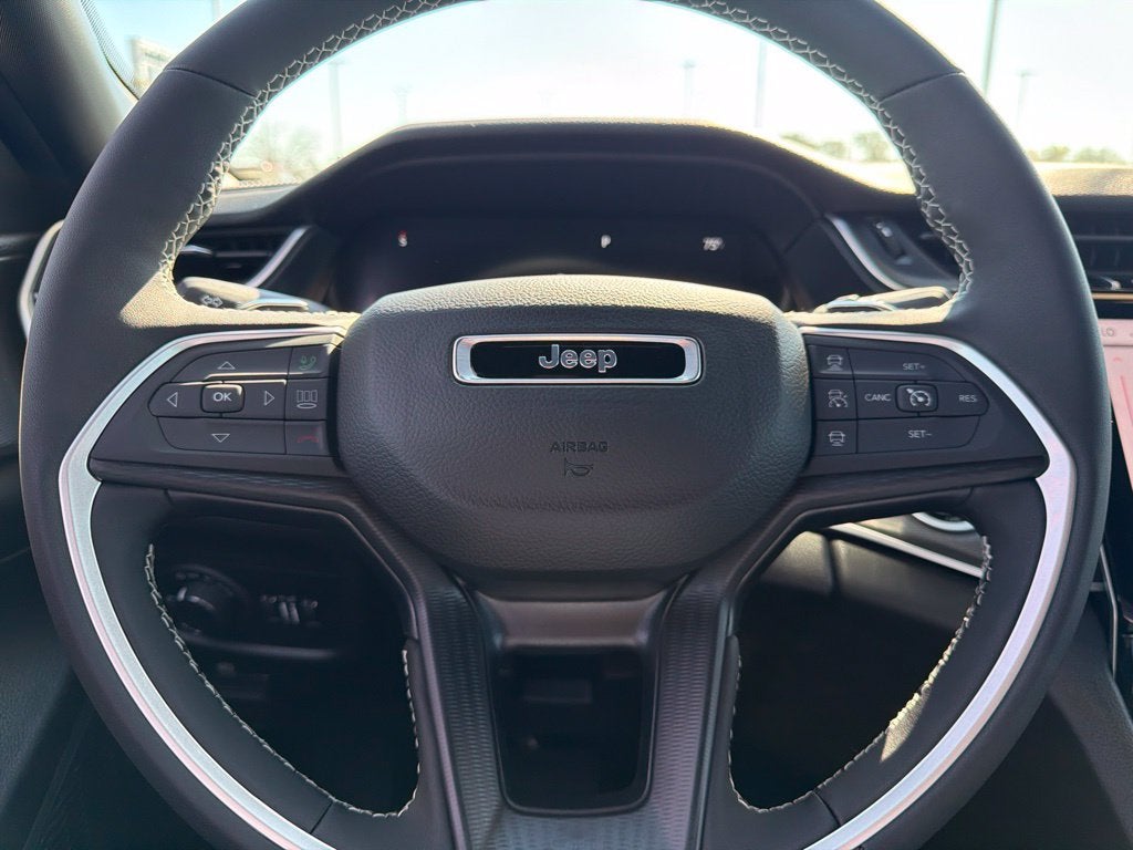 2027 Jeep Grand Cherokee Laredo