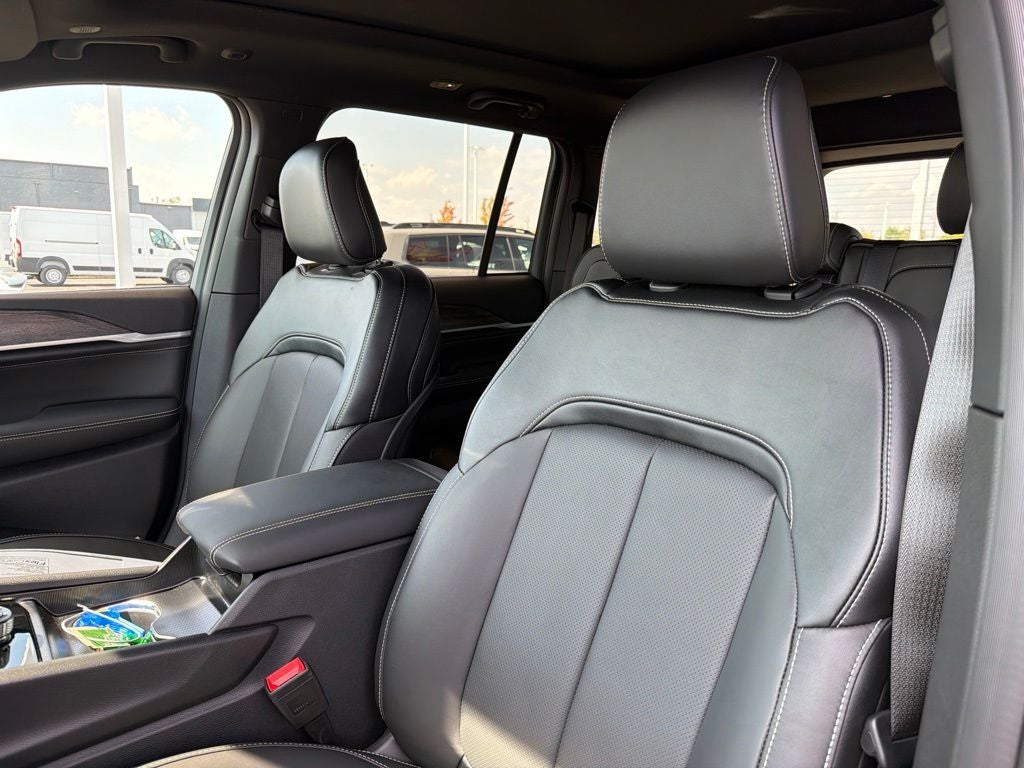 2027 Jeep Grand Cherokee Limited Reserve