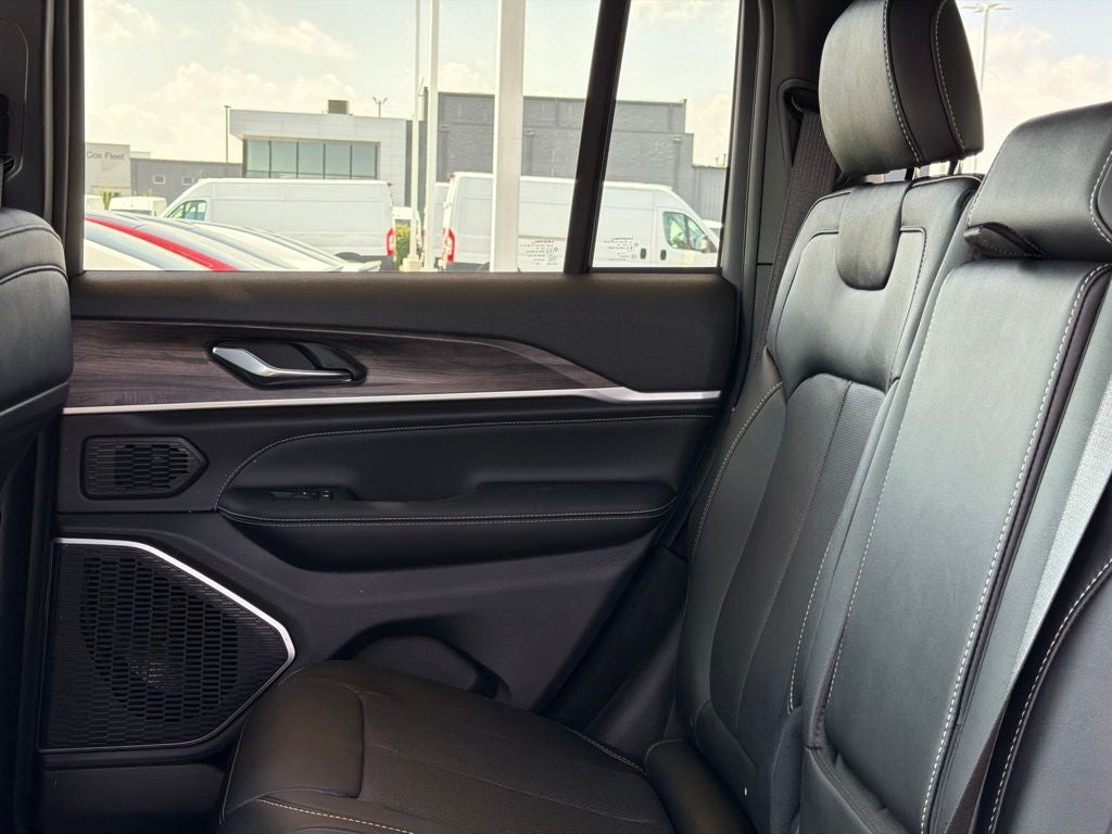 2027 Jeep Grand Cherokee Limited Reserve