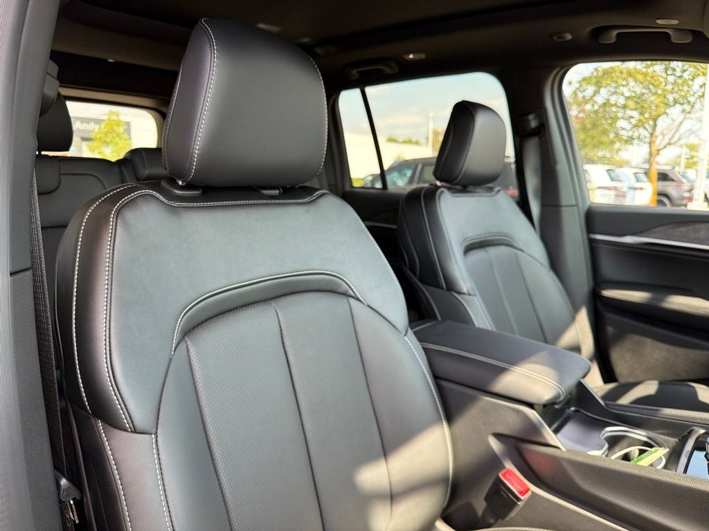 2027 Jeep Grand Cherokee Limited Reserve