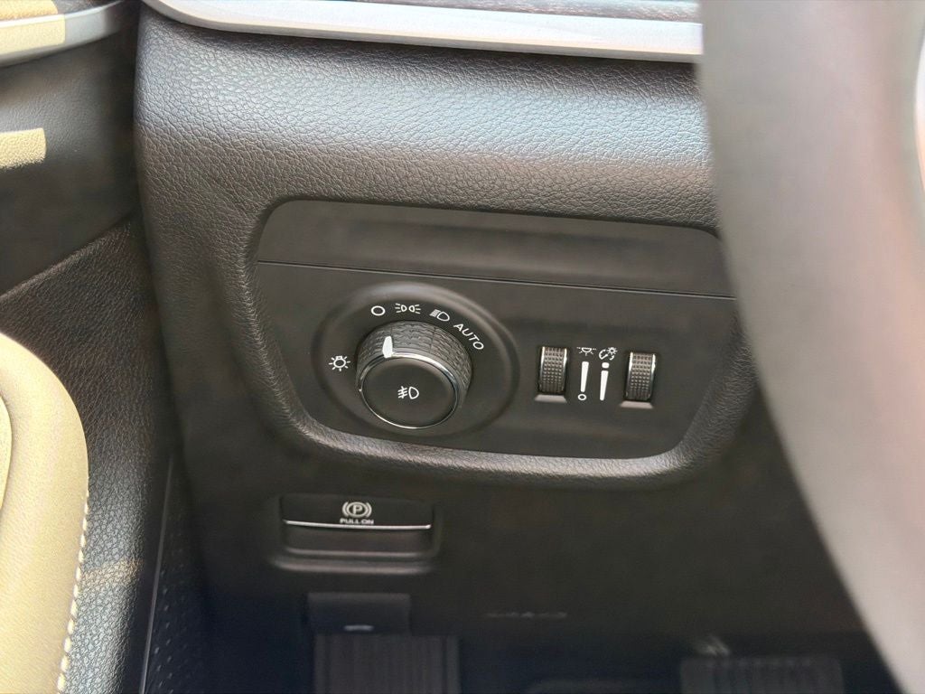 2027 Jeep Grand Cherokee Limited Reserve