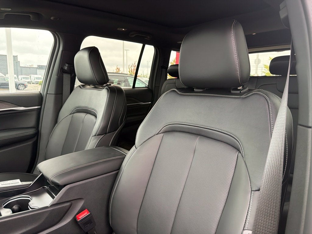 2027 Jeep Grand Cherokee Limited Reserve