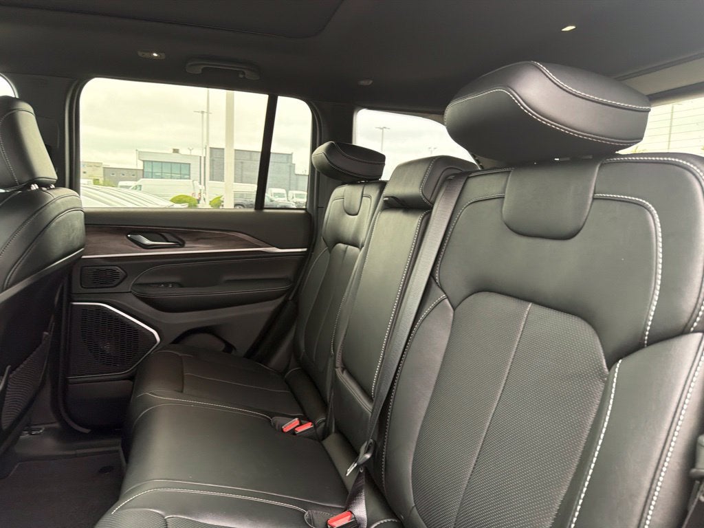 2027 Jeep Grand Cherokee Limited Reserve