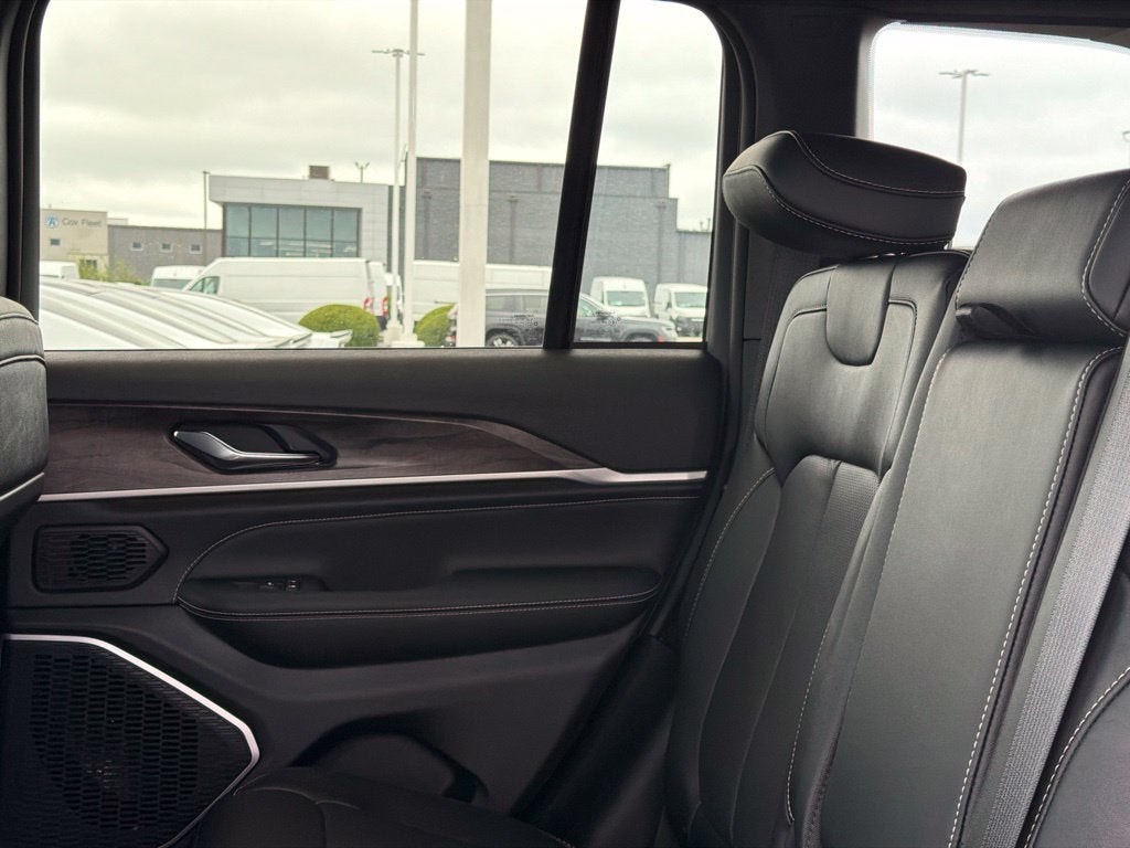 2027 Jeep Grand Cherokee Limited Reserve