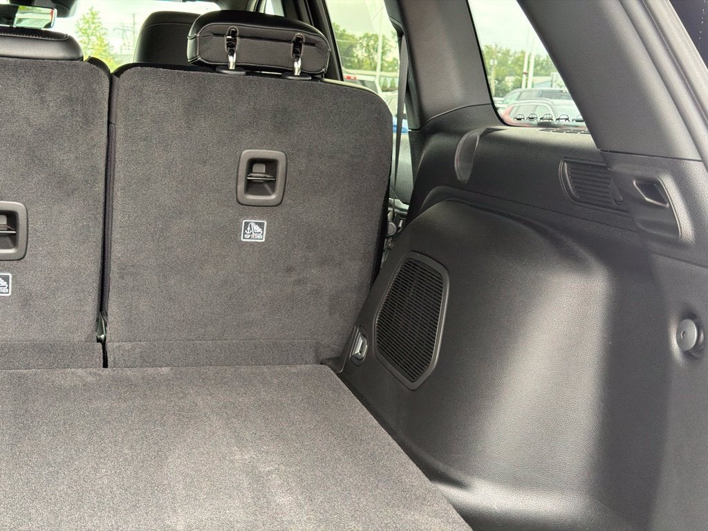 2027 Jeep Grand Cherokee Limited Reserve