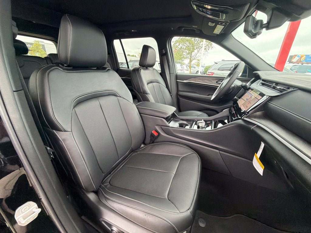 2027 Jeep Grand Cherokee Limited Reserve