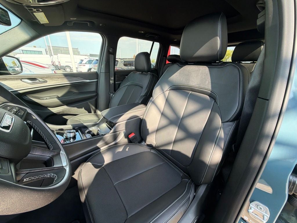2027 Jeep Grand Cherokee Limited Reserve