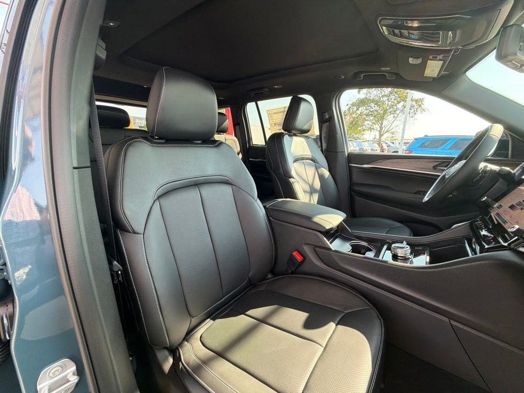 2027 Jeep Grand Cherokee Limited Reserve