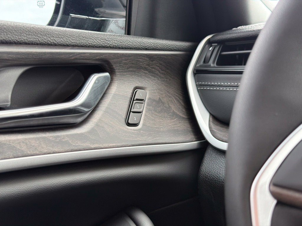 2027 Jeep Grand Cherokee Limited