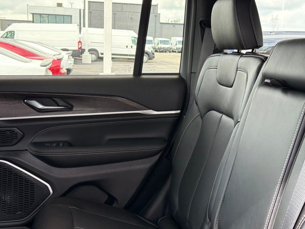 2027 Jeep Grand Cherokee Limited