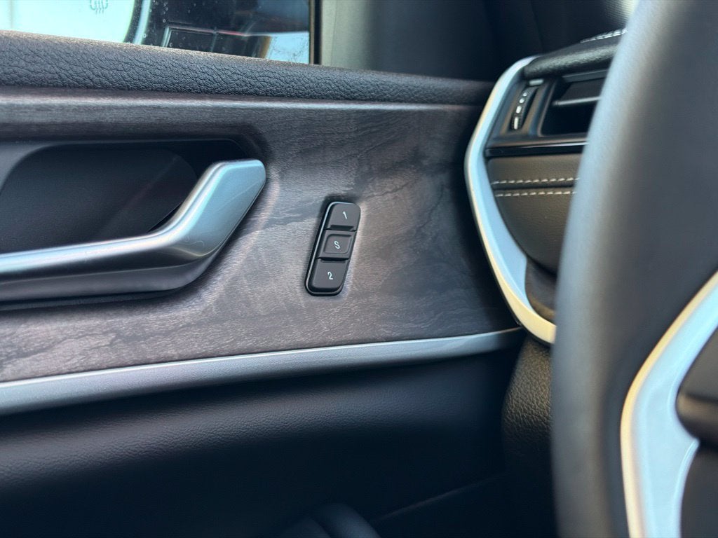 2027 Jeep Grand Cherokee Limited