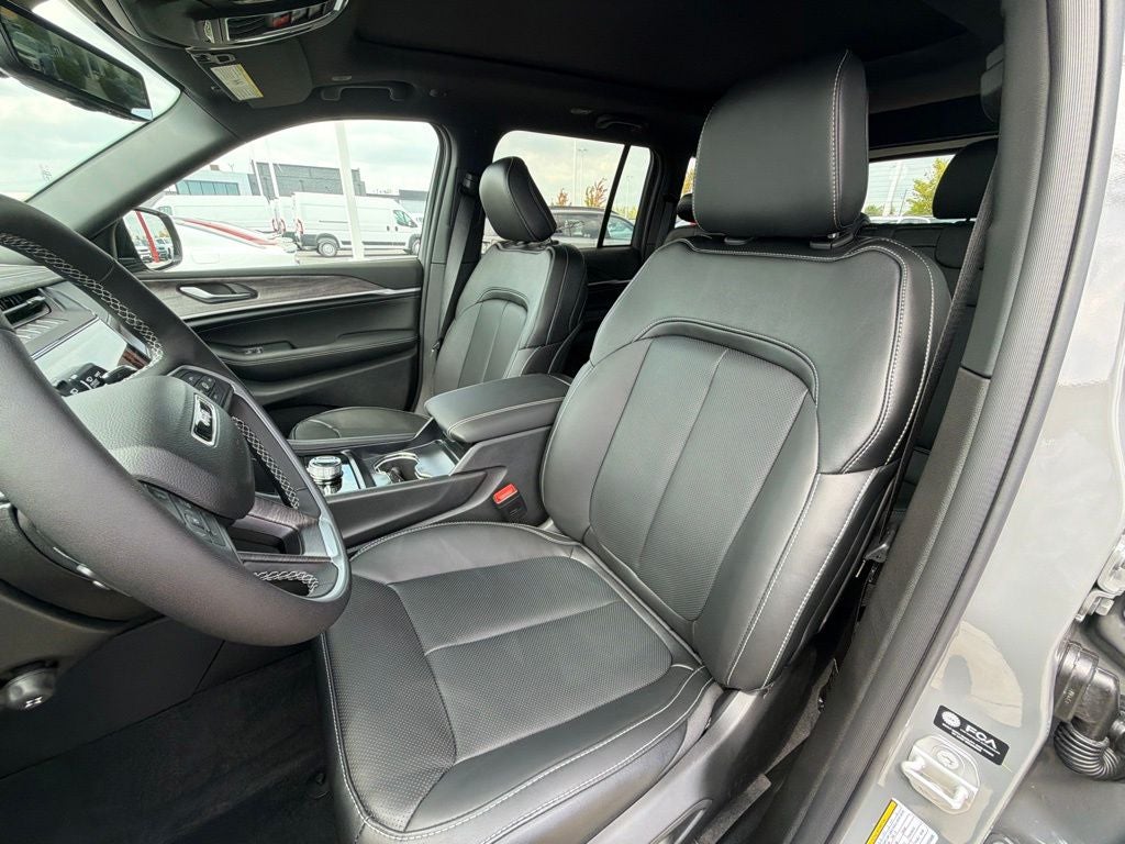 2027 Jeep Grand Cherokee Limited Reserve