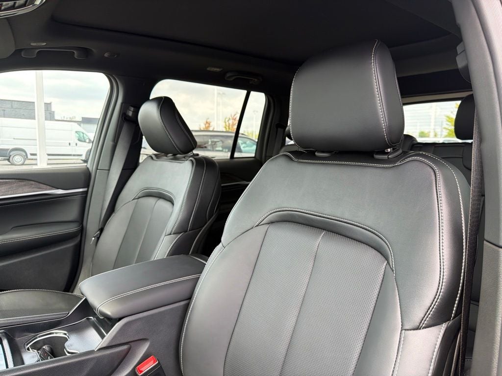 2027 Jeep Grand Cherokee Limited Reserve