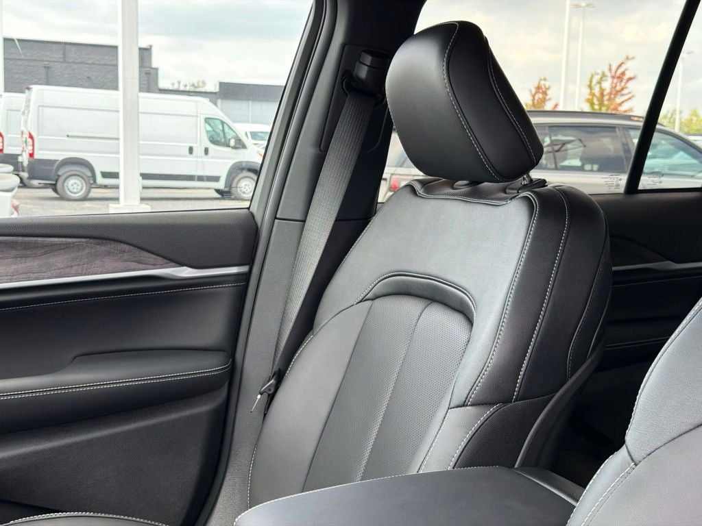 2027 Jeep Grand Cherokee Limited Reserve