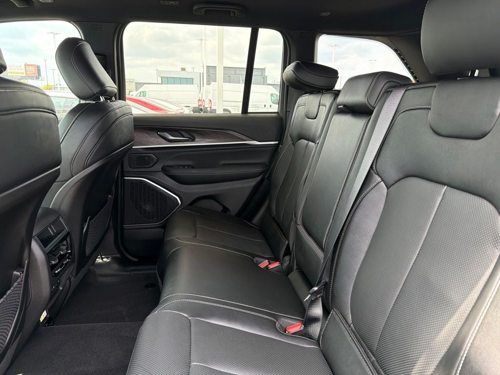 2027 Jeep Grand Cherokee Limited Reserve