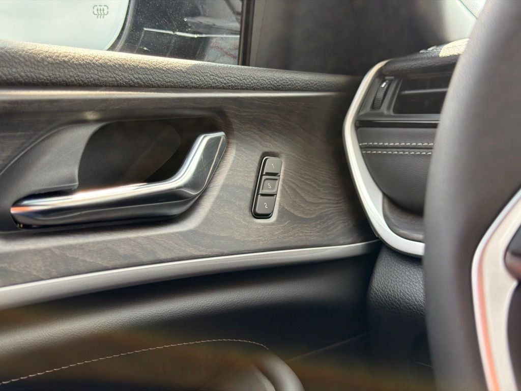 2027 Jeep Grand Cherokee Limited Reserve