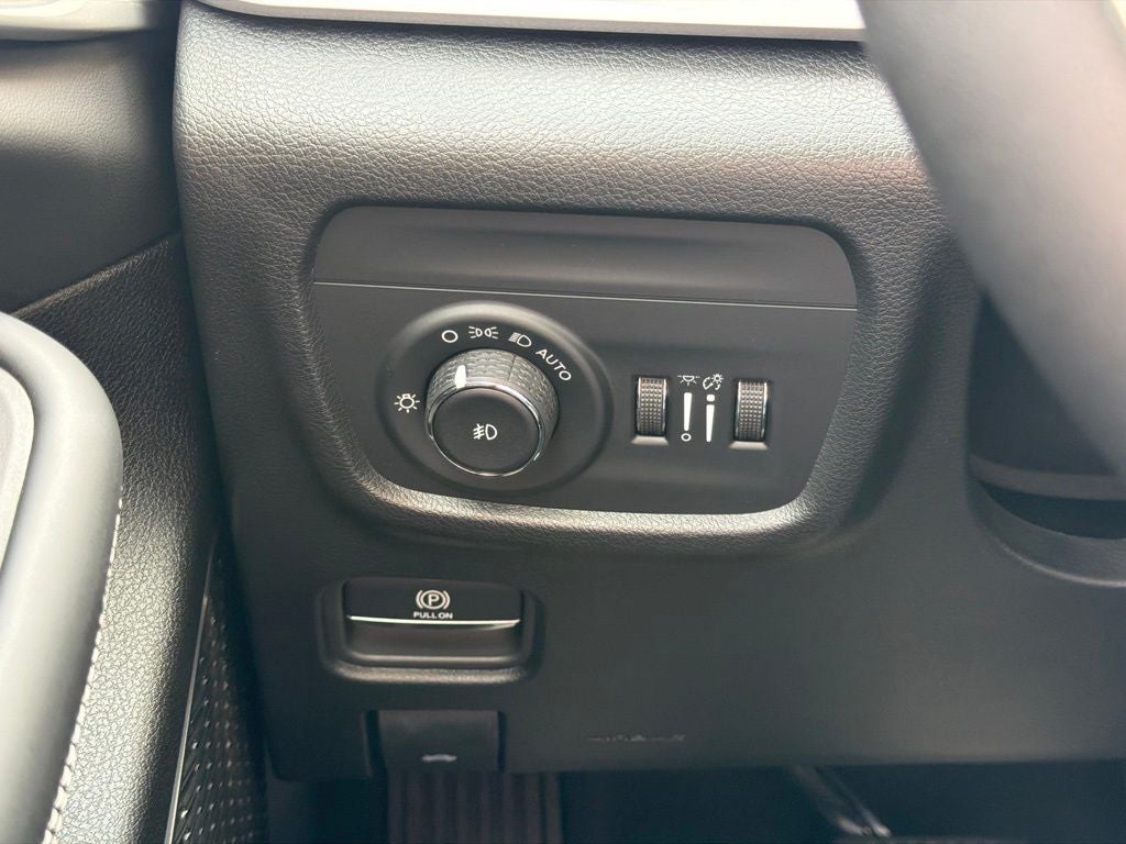 2027 Jeep Grand Cherokee Limited Reserve