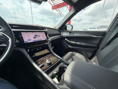2027 Jeep Grand Cherokee Limited Reserve