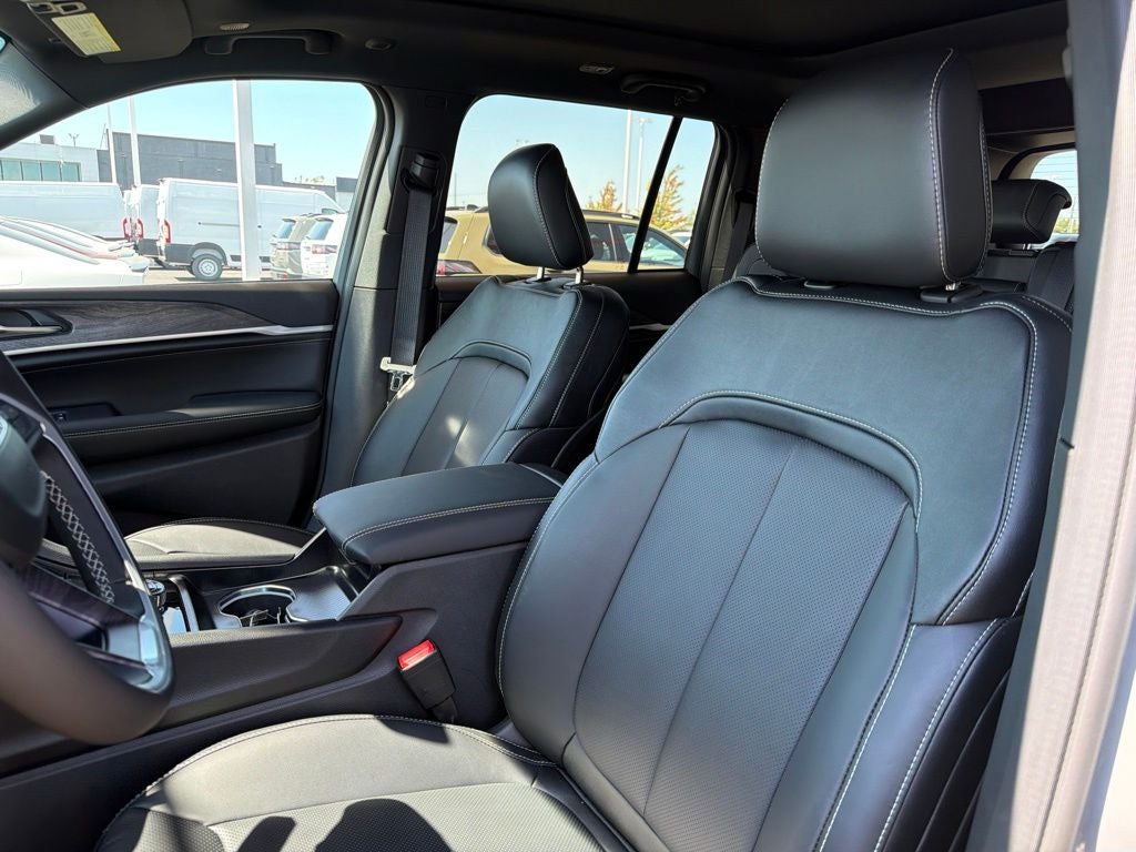 2027 Jeep Grand Cherokee Limited Reserve