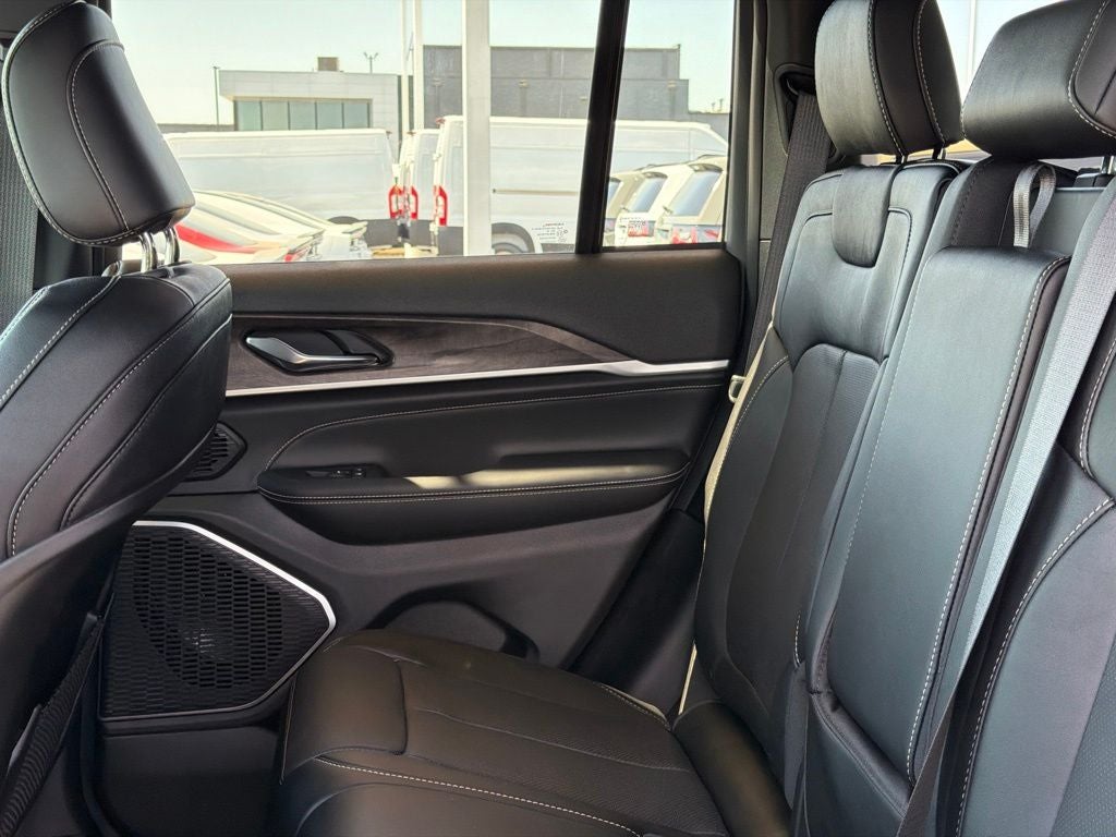 2027 Jeep Grand Cherokee Limited Reserve
