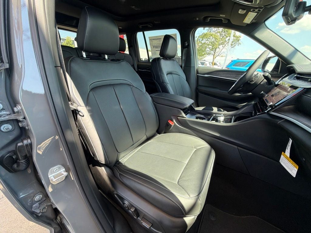 2027 Jeep Grand Cherokee Limited Reserve