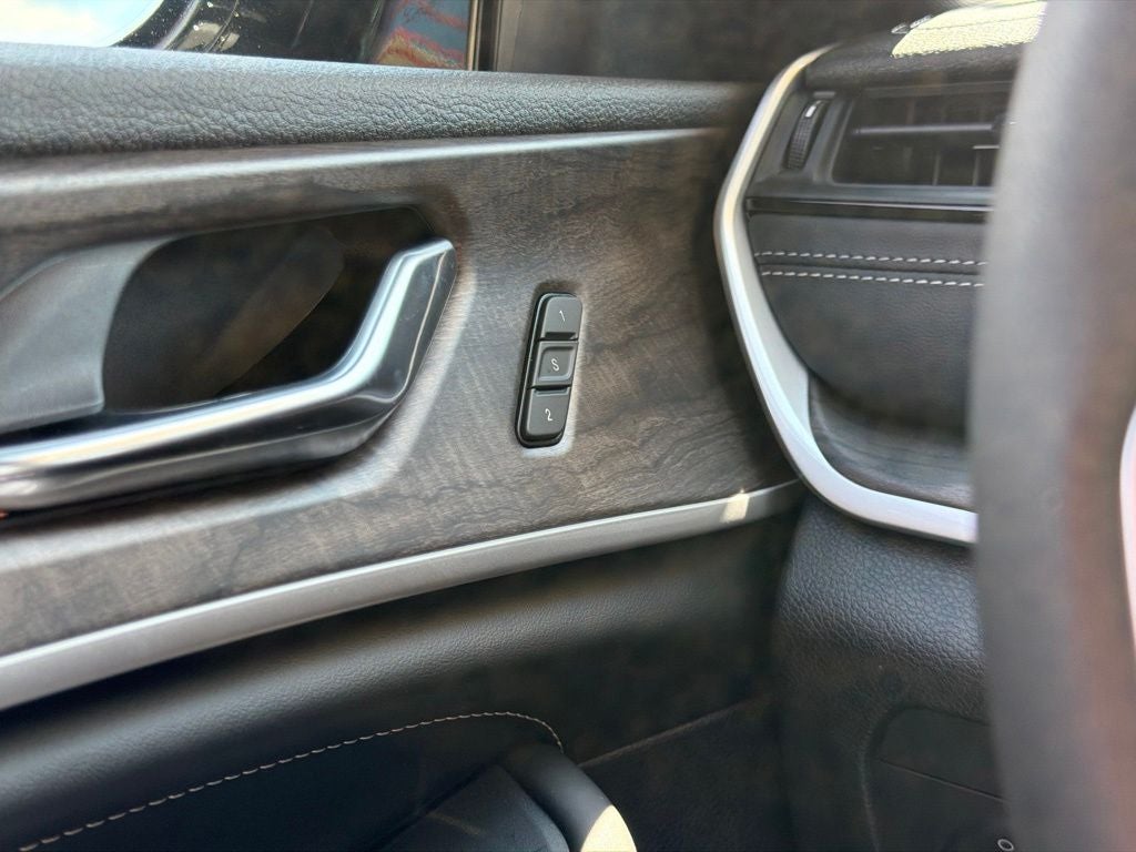 2027 Jeep Grand Cherokee Limited Reserve