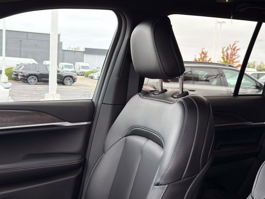 2027 Jeep Grand Cherokee Limited