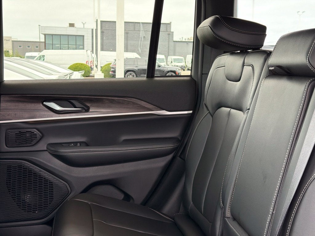 2027 Jeep Grand Cherokee Limited