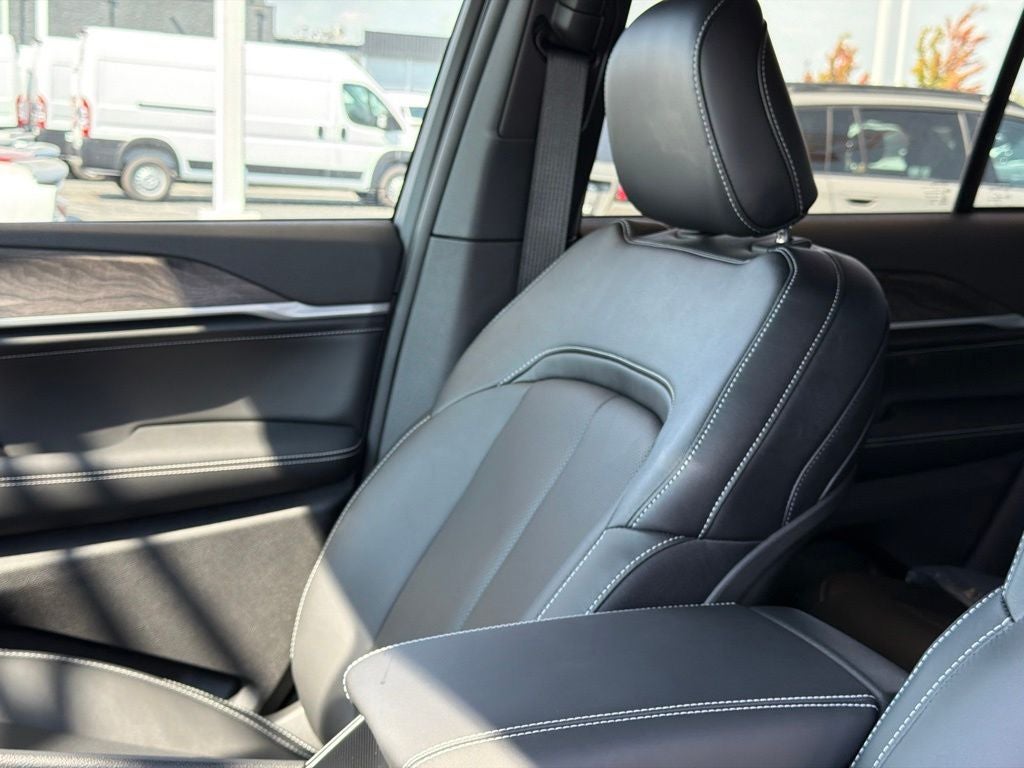 2027 Jeep Grand Cherokee Limited Reserve