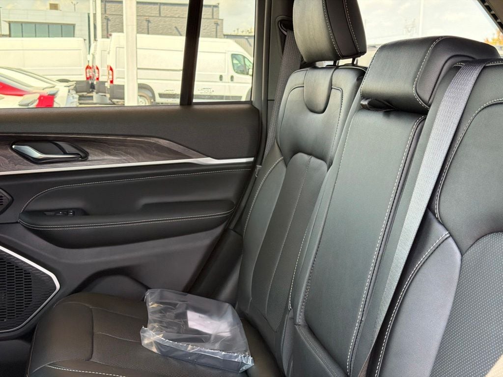 2027 Jeep Grand Cherokee Limited Reserve