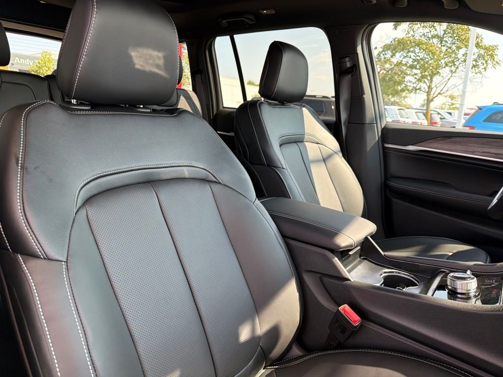 2027 Jeep Grand Cherokee Limited Reserve
