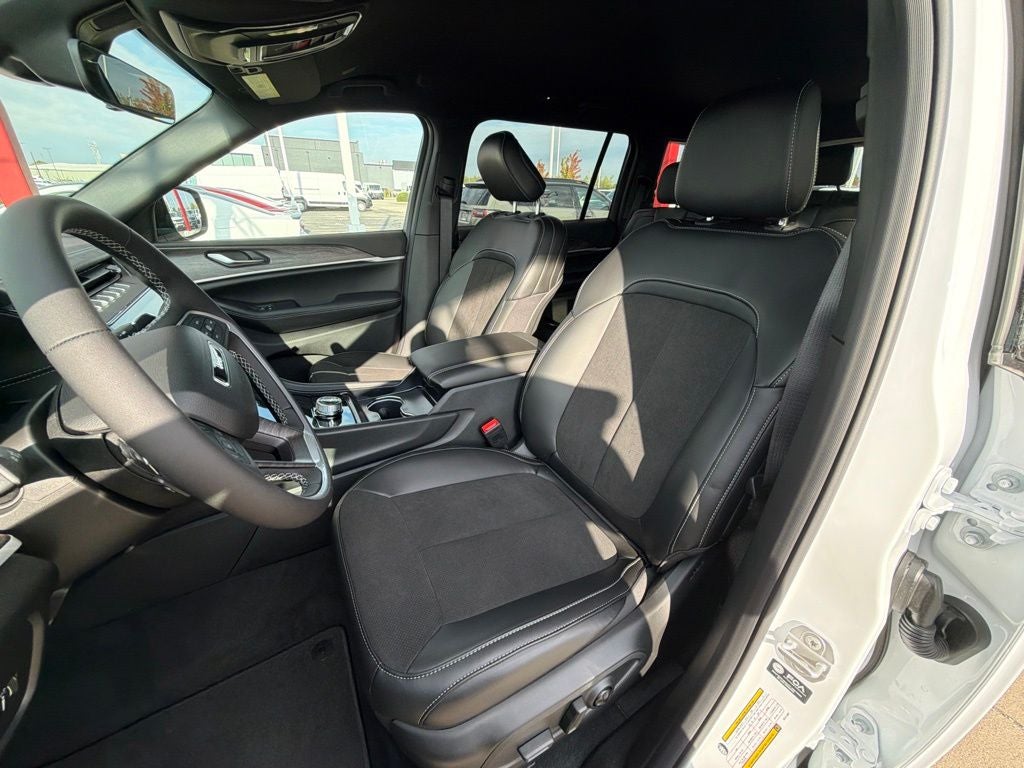 2027 Jeep Grand Cherokee L Laredo Altitude