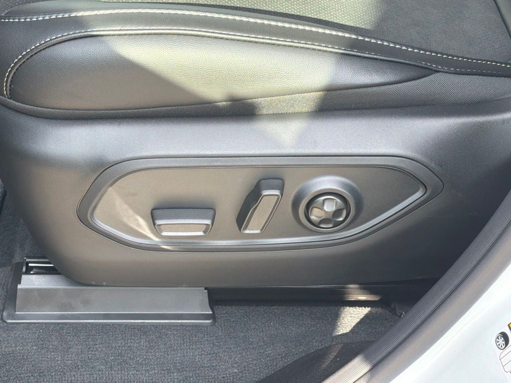 2027 Jeep Grand Cherokee L Laredo Altitude