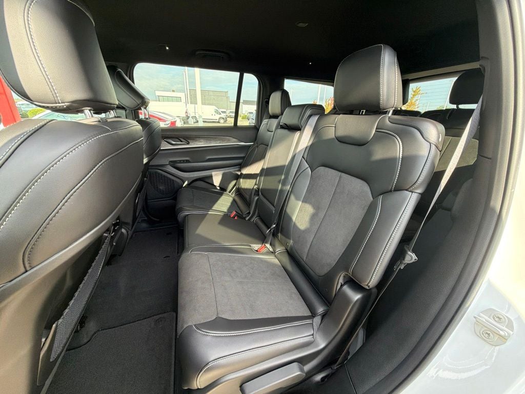 2027 Jeep Grand Cherokee L Laredo Altitude