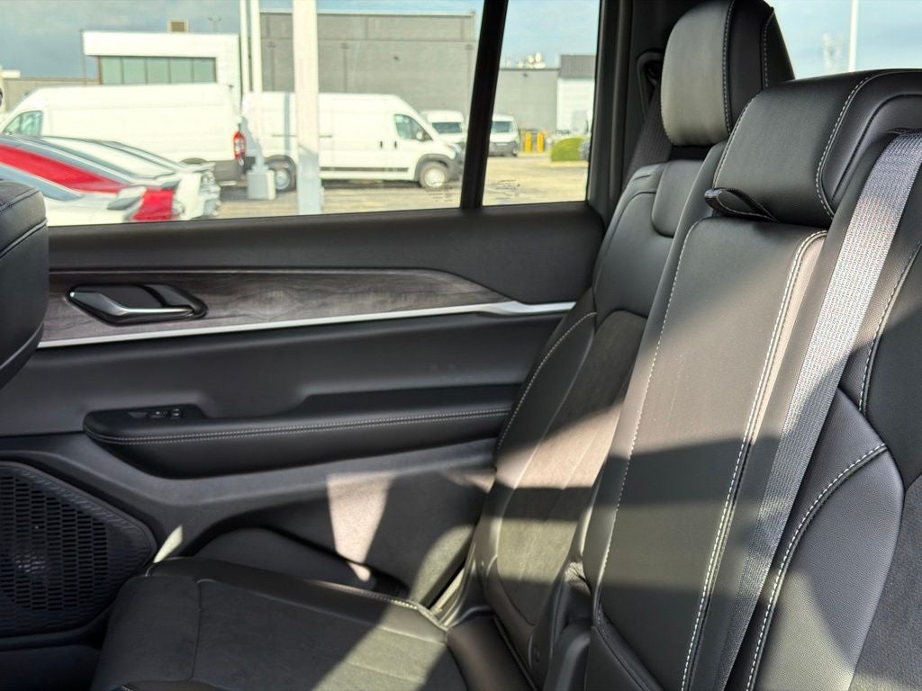 2027 Jeep Grand Cherokee L Laredo Altitude