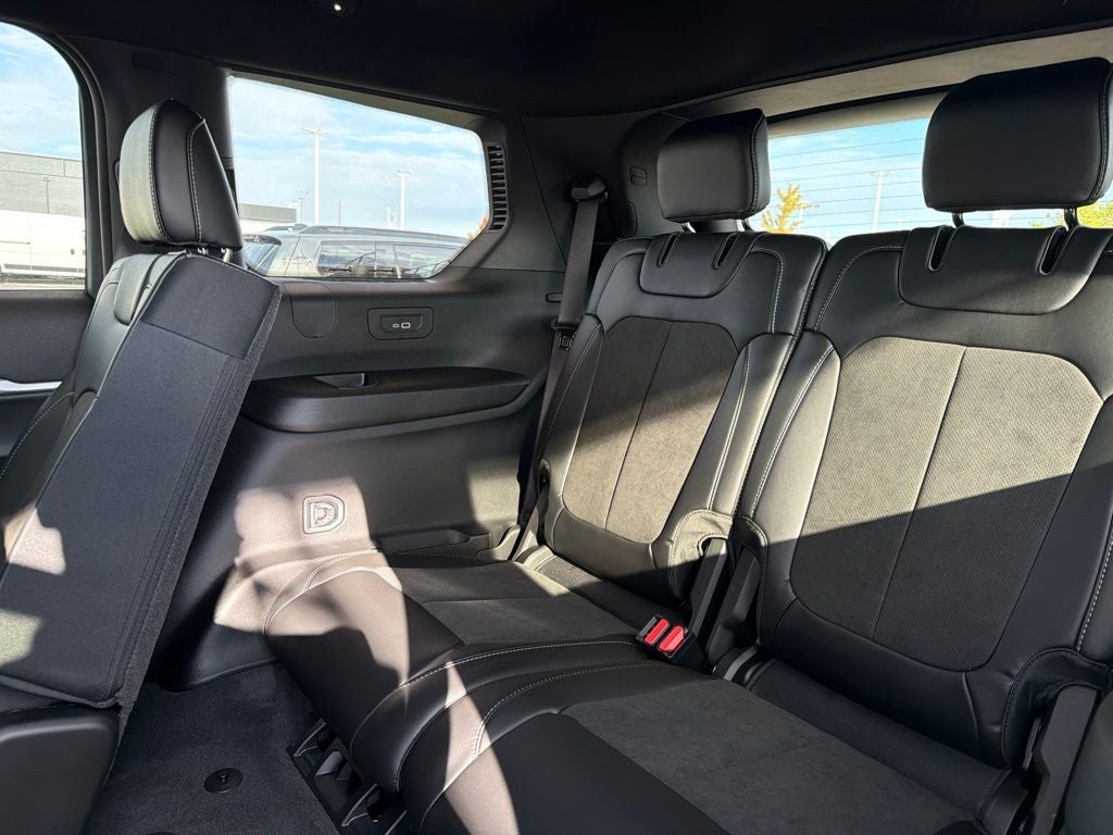 2027 Jeep Grand Cherokee L Laredo Altitude