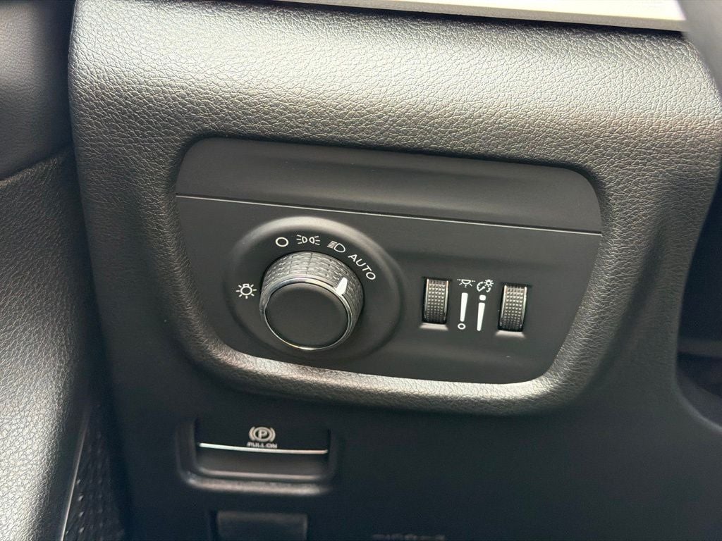 2027 Jeep Grand Cherokee L Laredo Altitude