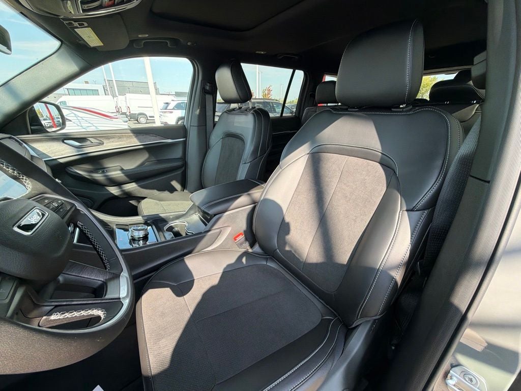 2027 Jeep Grand Cherokee L Laredo Altitude