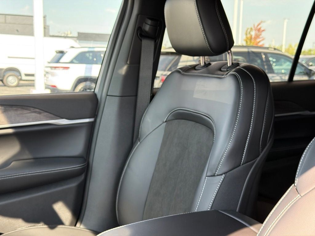 2027 Jeep Grand Cherokee L Laredo Altitude